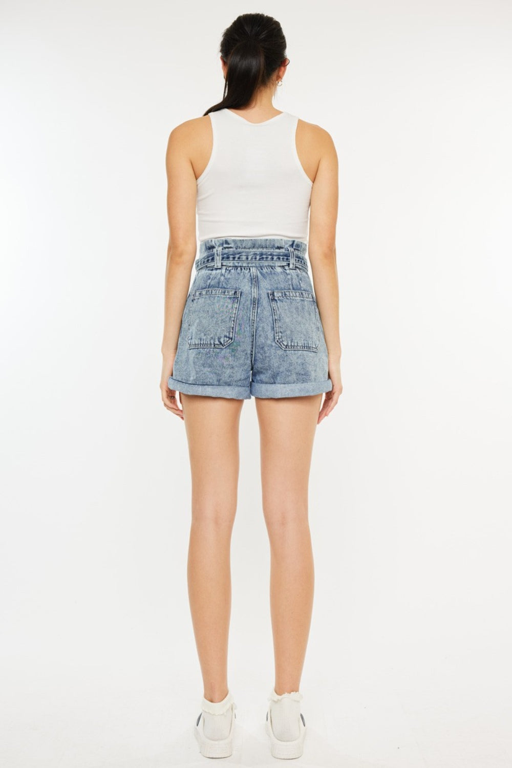 Pantalones cortos de mezclilla con tiro ultraalto y cintura paperbag de Kancan