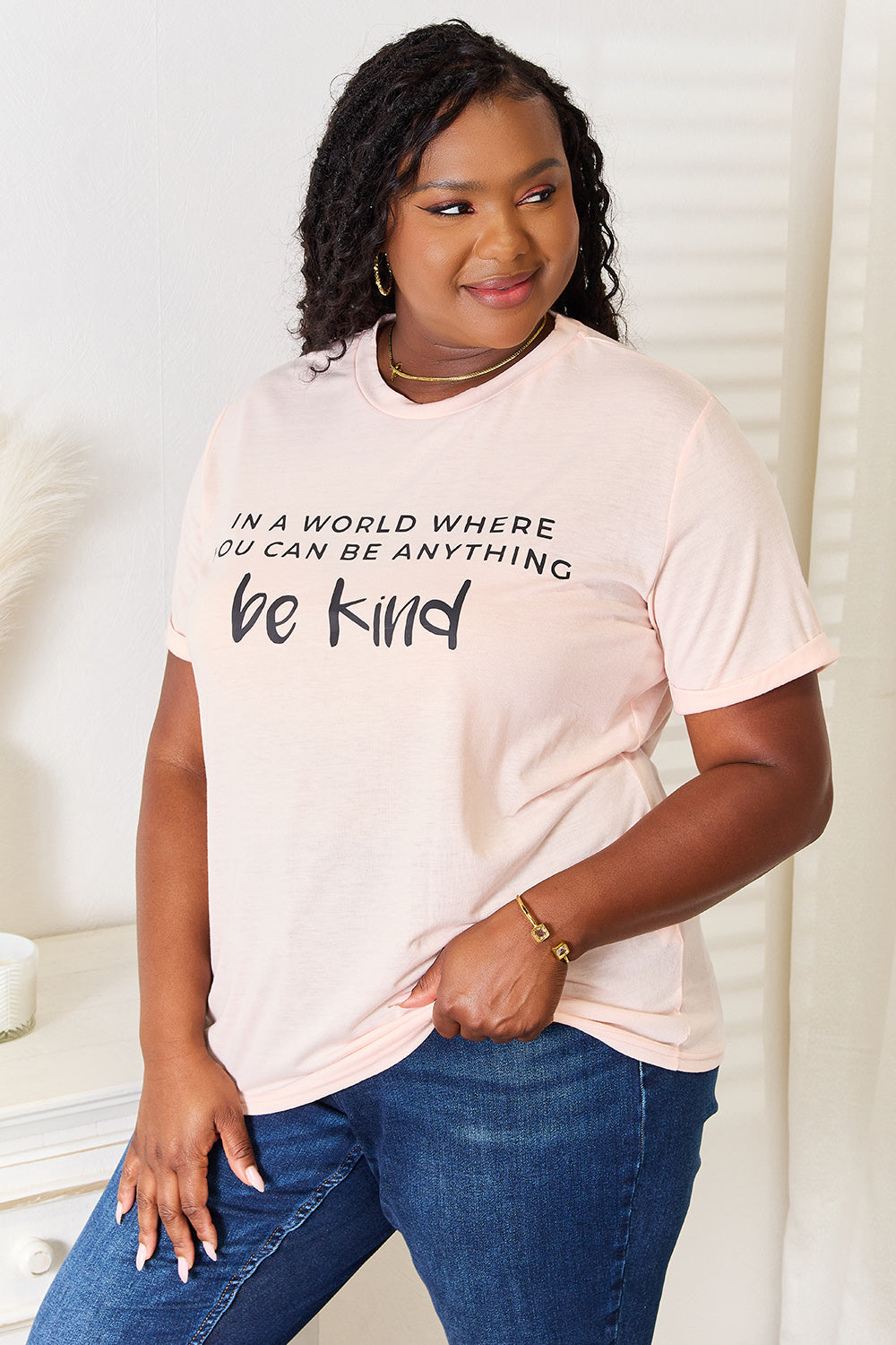 Camiseta con puños gráficos y eslogan "Simplemente amor"
