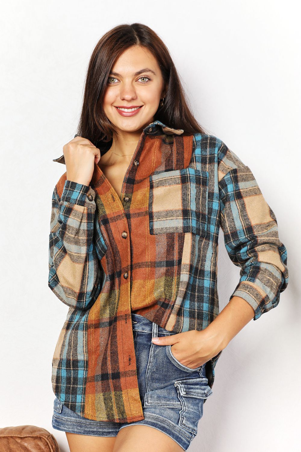 Camisa a cuadros con dobladillo curvo y bolsillos en el pecho de Double Take