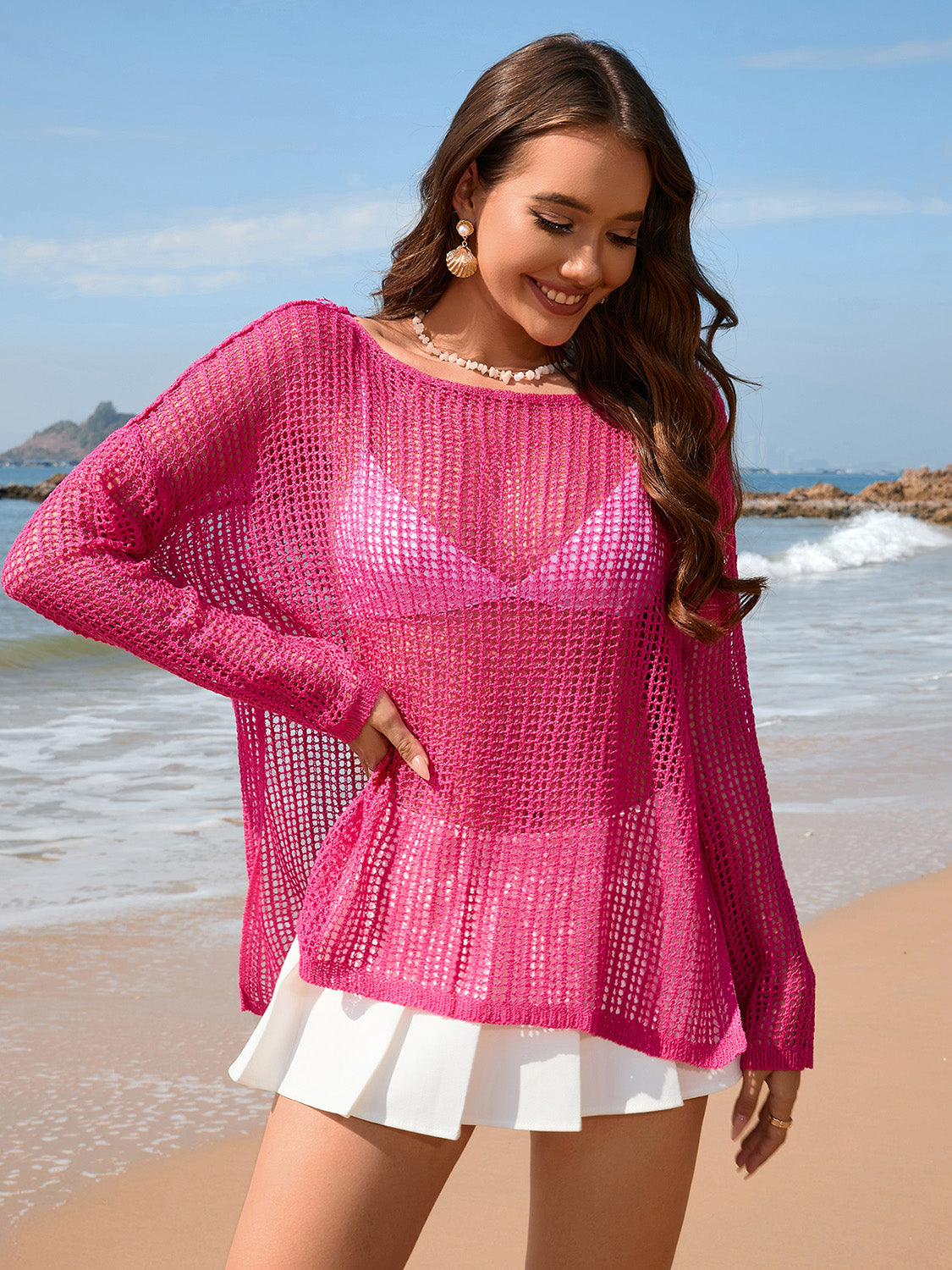 Vestido playero de manga larga con escote barco y abertura calada