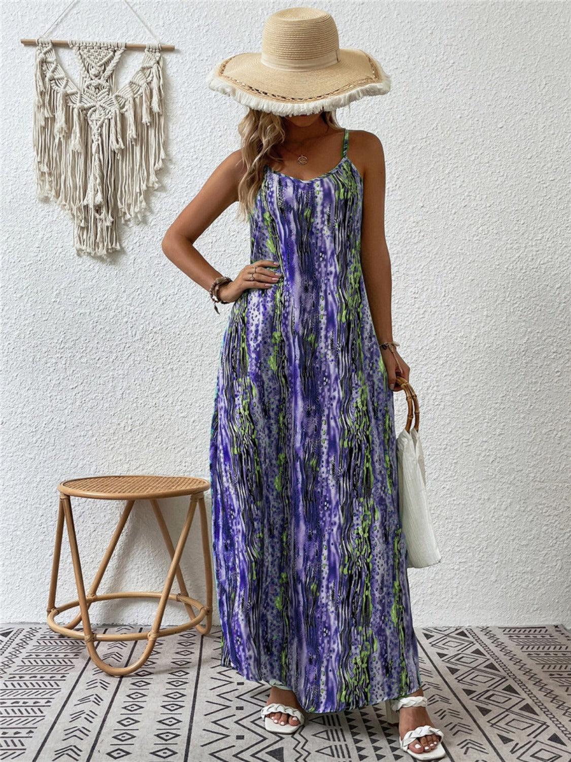 Vestido largo de tirantes finos con cuello redondo y estampado de talla grande