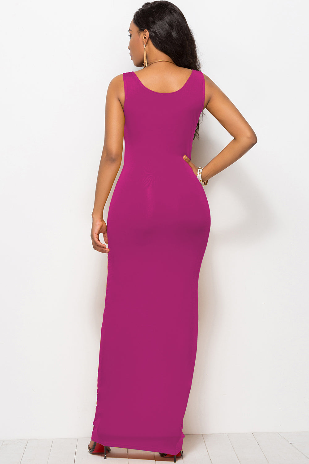 Vestido largo con escote redondo y tirantes anchos