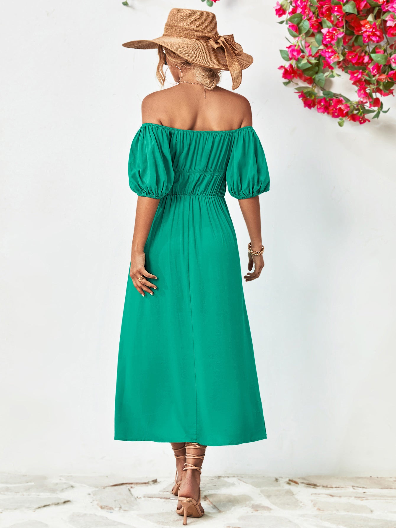 Vestido midi con mangas globo y hombros descubiertos