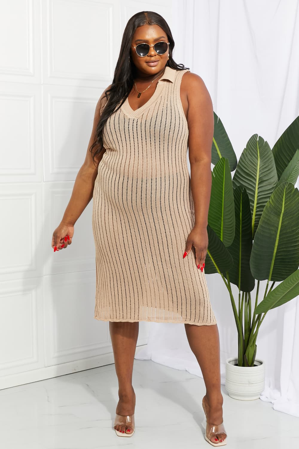 Vestido de cuello alto calado