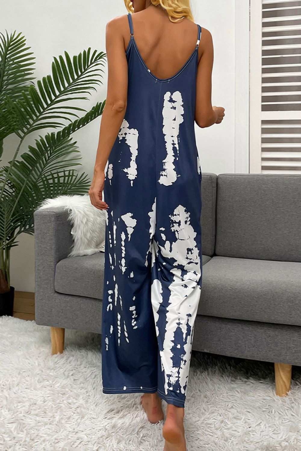 Mono con tirantes finos y bolsillos con efecto tie-dye