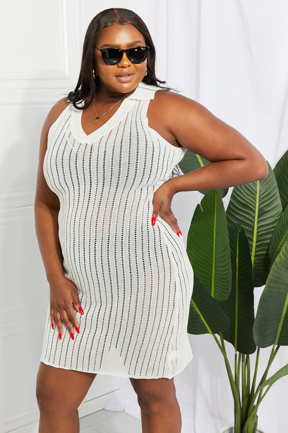 Vestido de cuello alto calado