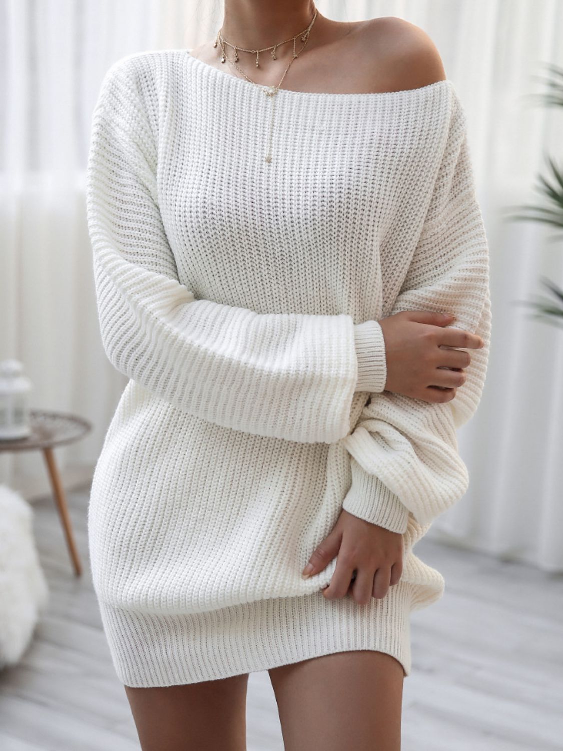 Vestido tipo suéter con cuello barco y mangas globo de punto acanalado