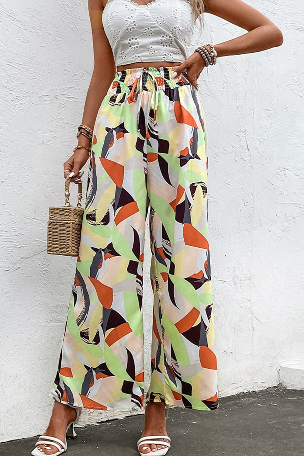 Pantalones anchos con cintura fruncida y estampados