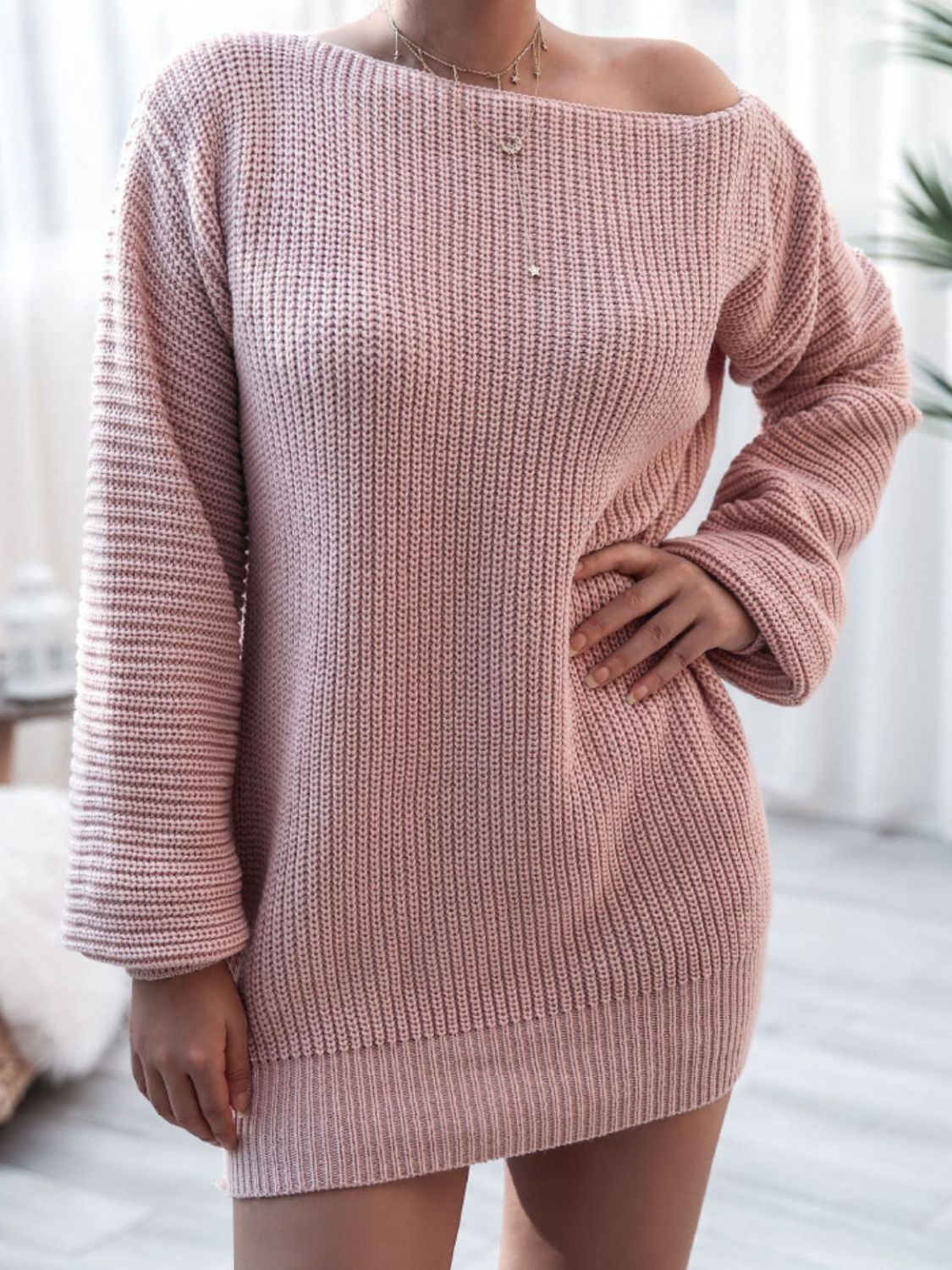 Vestido tipo suéter con cuello barco y mangas globo de punto acanalado