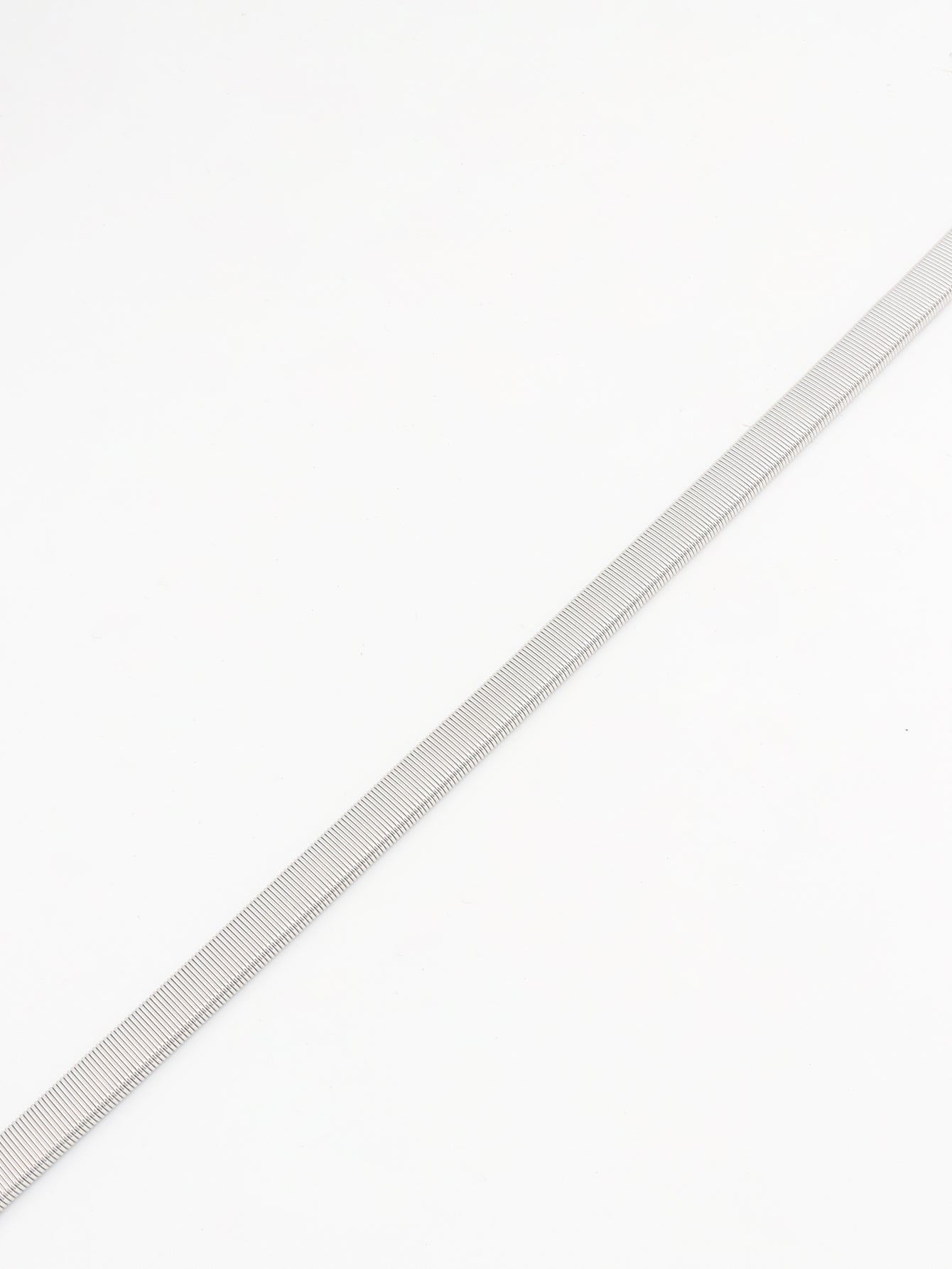 Cinturón de metal con hebilla de nudo