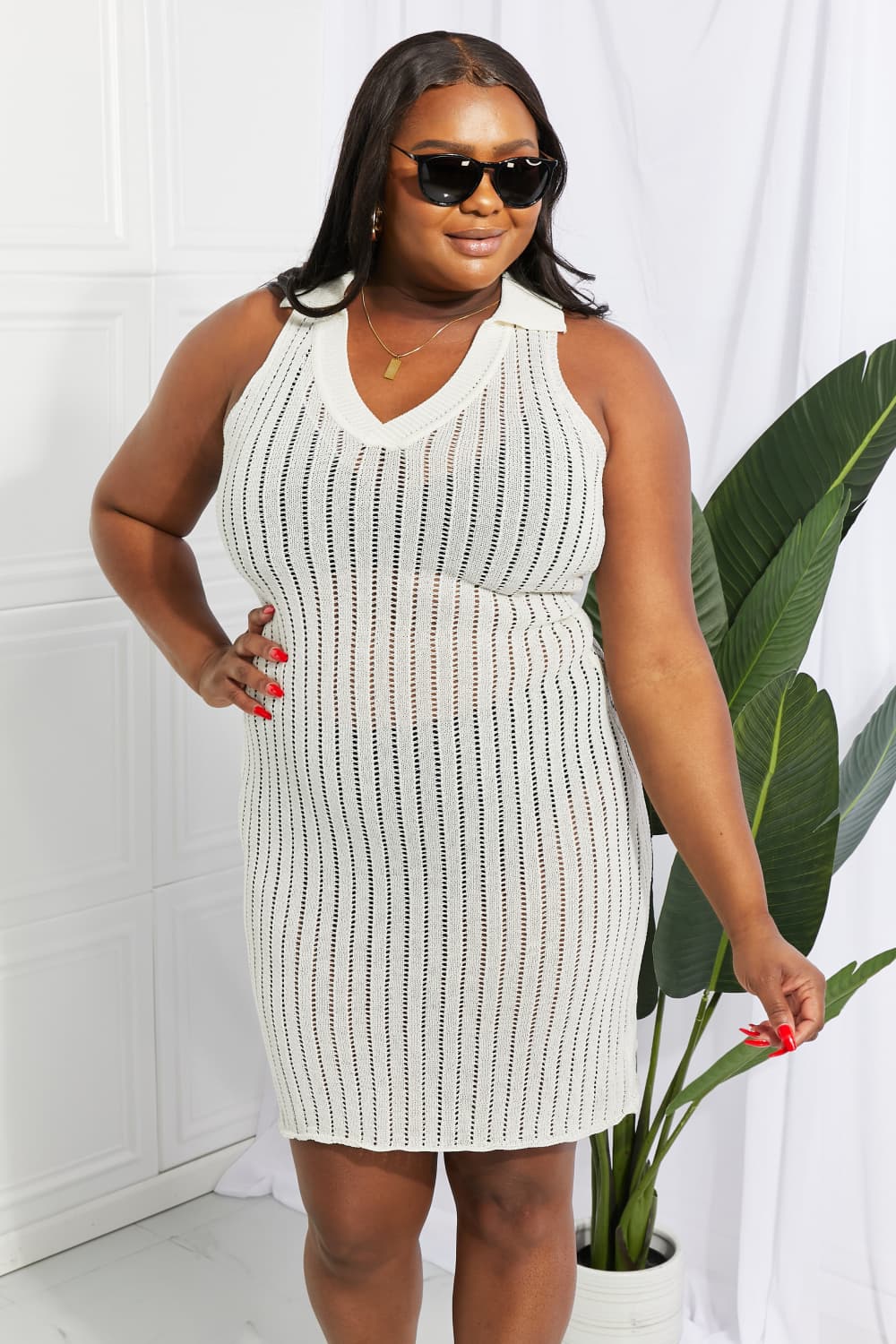 Vestido de cuello alto calado