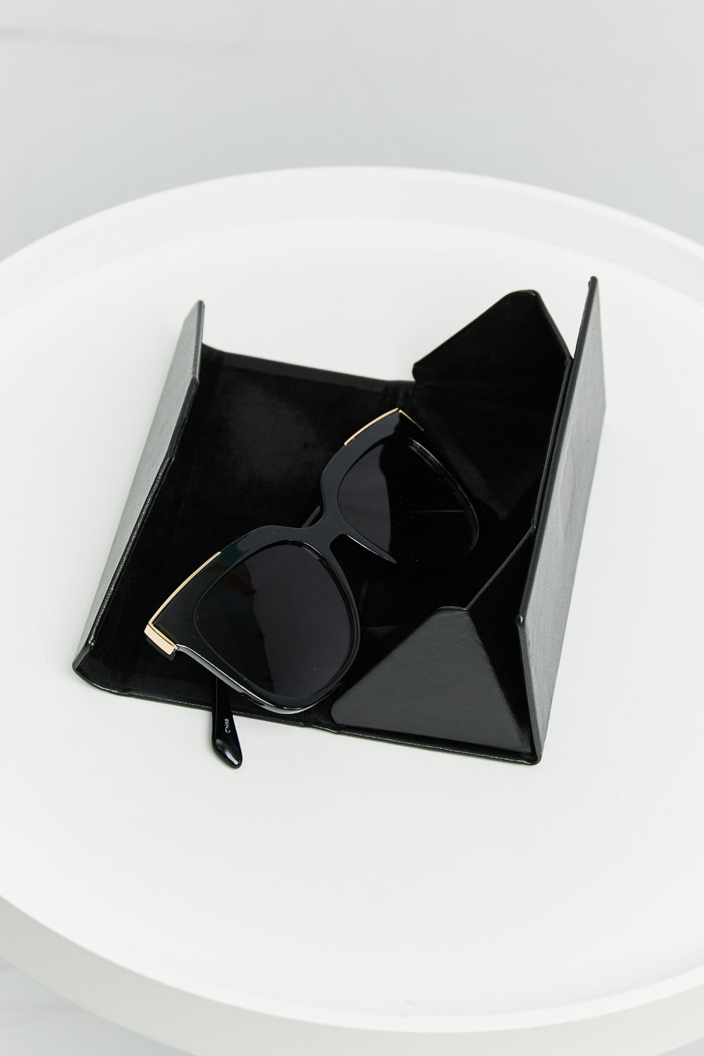 Gafas de sol ovaladas con montura completa