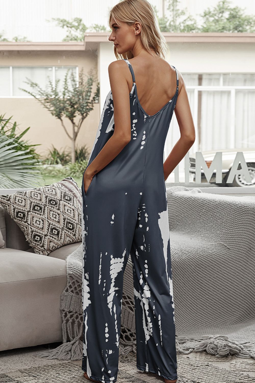 Mono con tirantes finos y bolsillos con efecto tie-dye