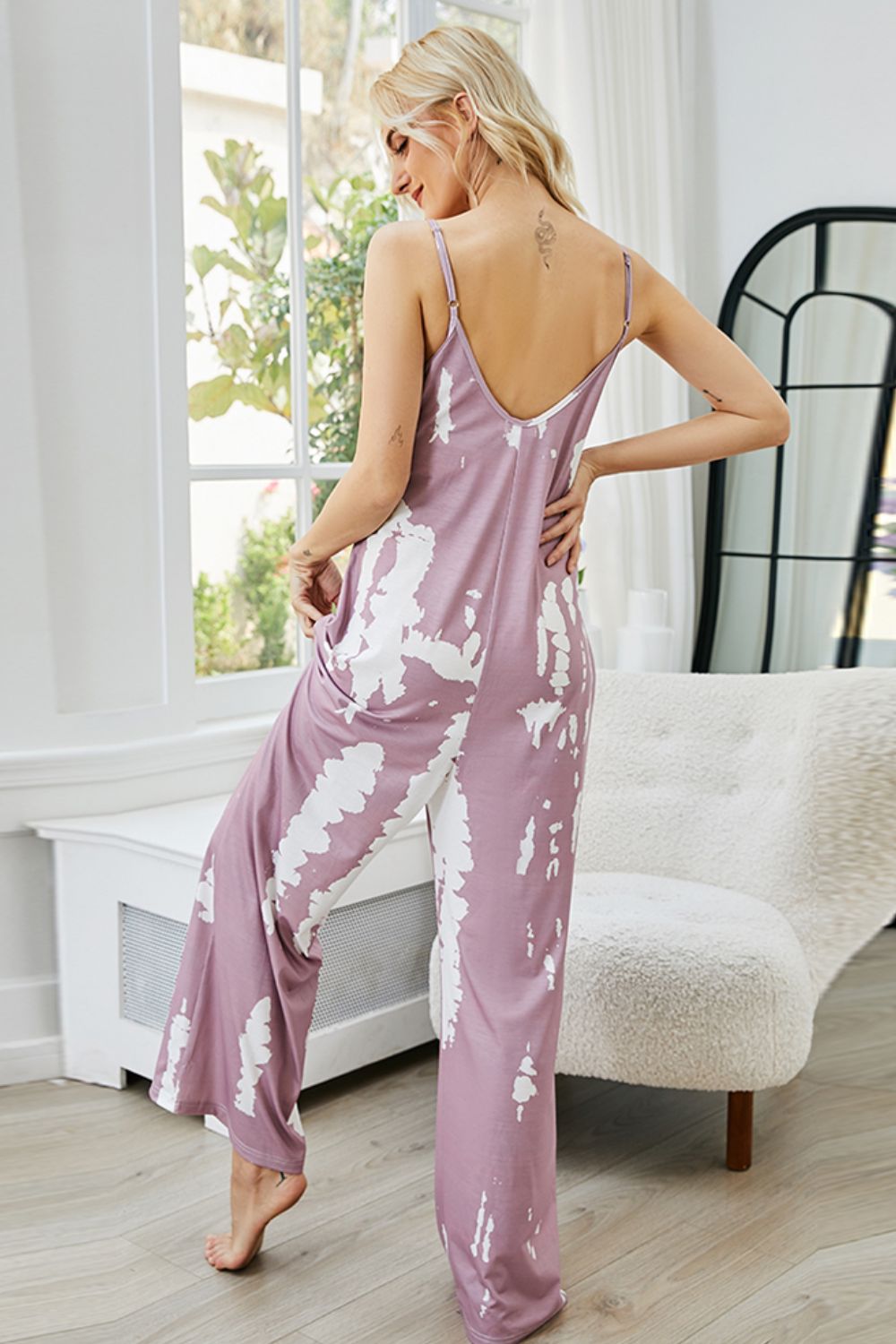 Mono con tirantes finos y bolsillos con efecto tie-dye